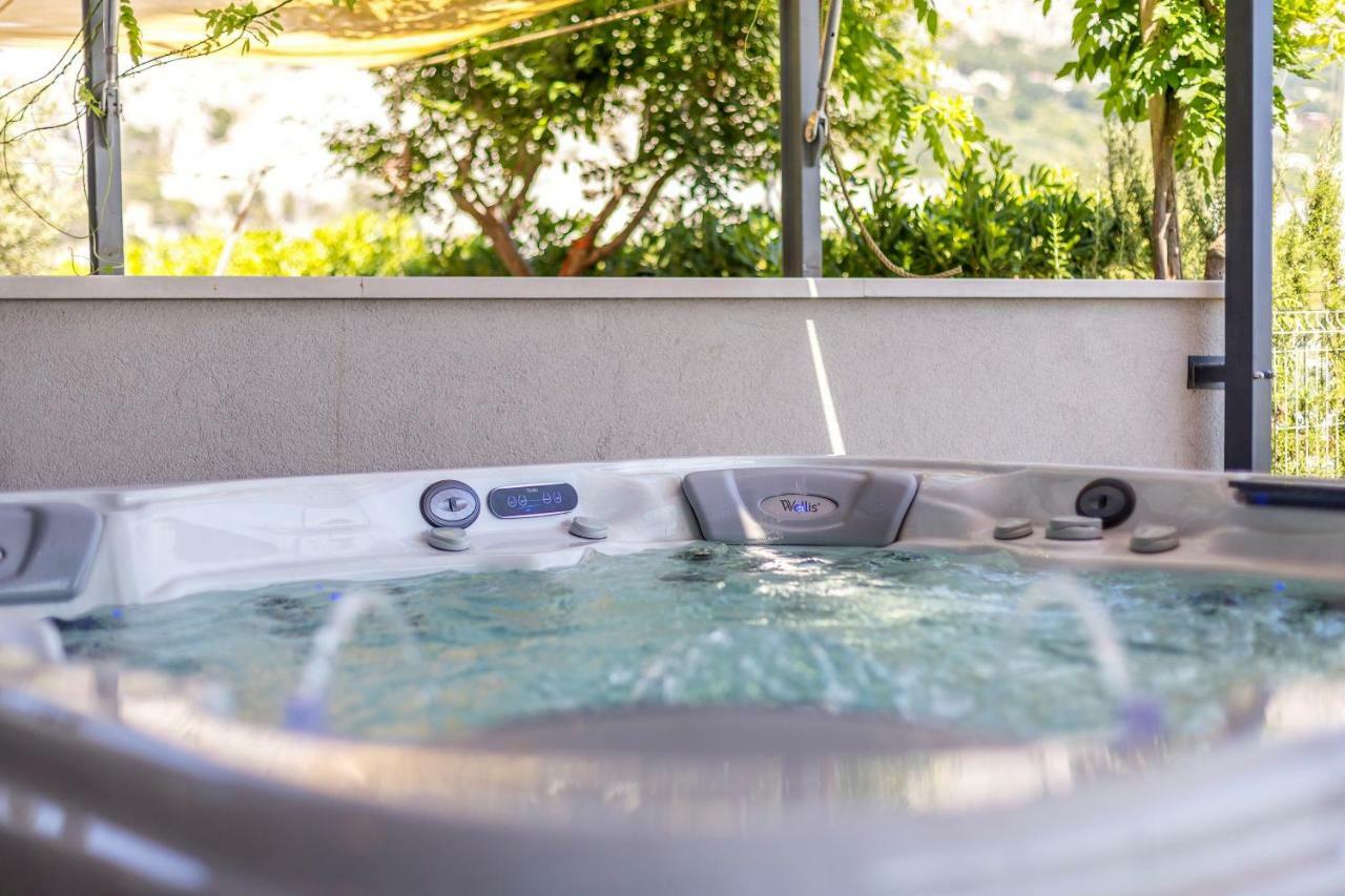 Luxury Apartment With Hot Tub Omiš Exteriör bild