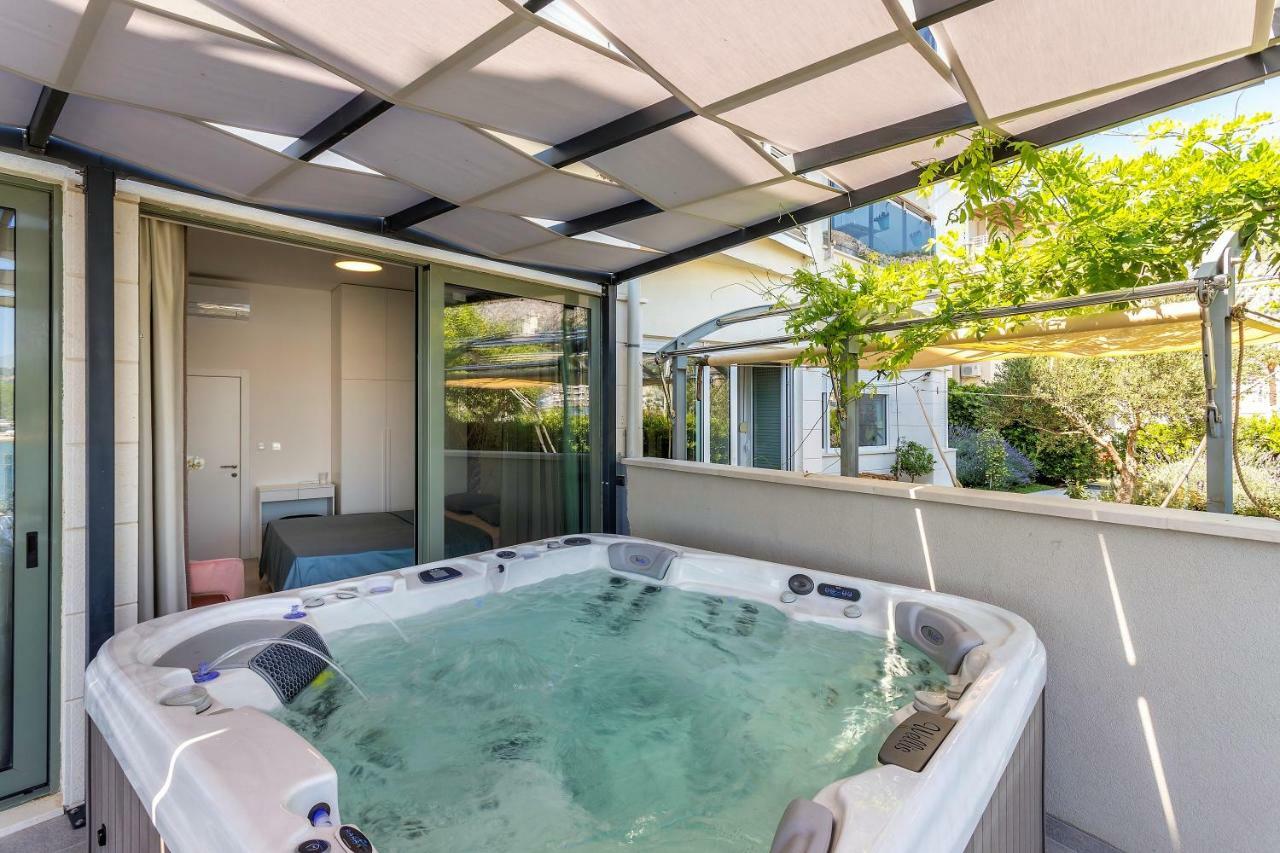 Luxury Apartment With Hot Tub Omiš Exteriör bild