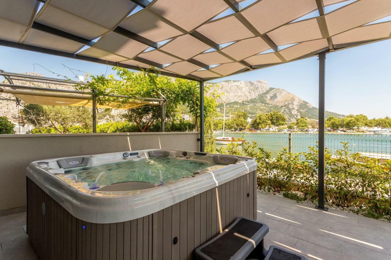 Luxury Apartment With Hot Tub Omiš Exteriör bild