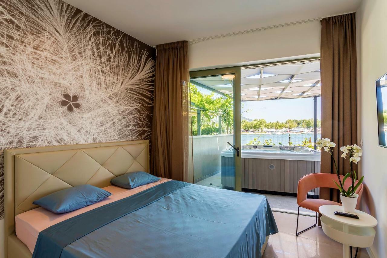 Luxury Apartment With Hot Tub Omiš Exteriör bild