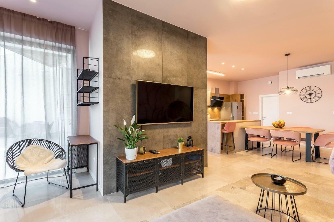 Luxury Apartment With Hot Tub Omiš Exteriör bild