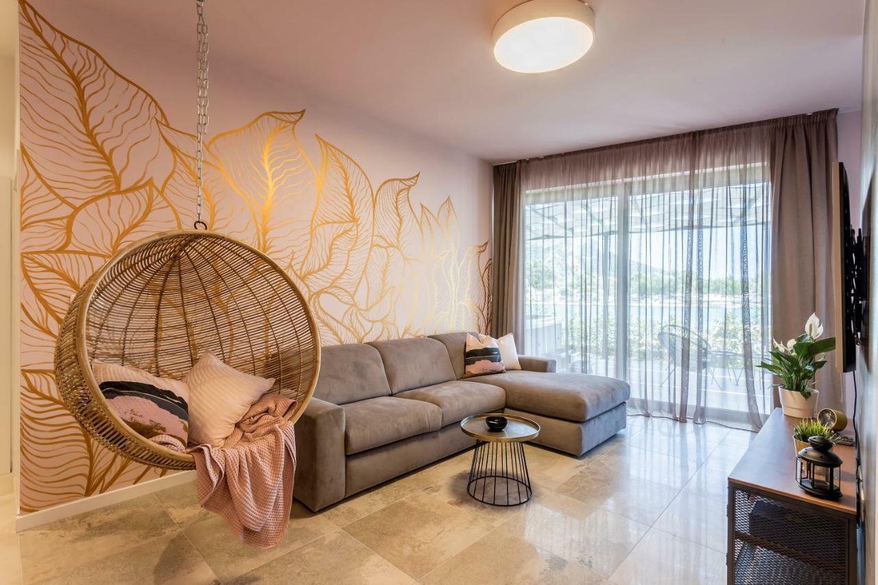 Luxury Apartment With Hot Tub Omiš Exteriör bild