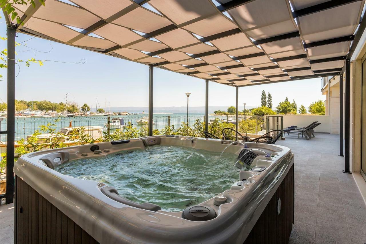 Luxury Apartment With Hot Tub Omiš Exteriör bild