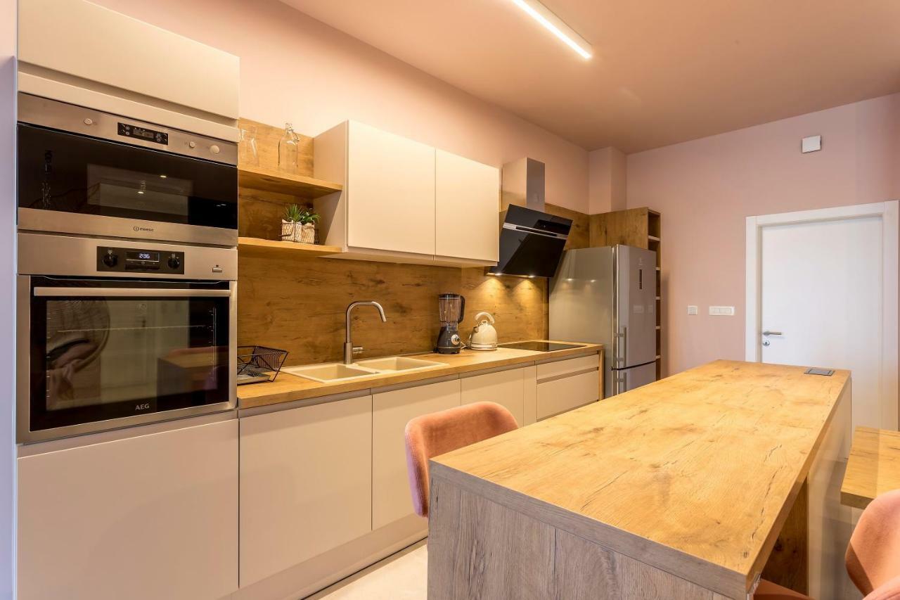 Luxury Apartment With Hot Tub Omiš Exteriör bild