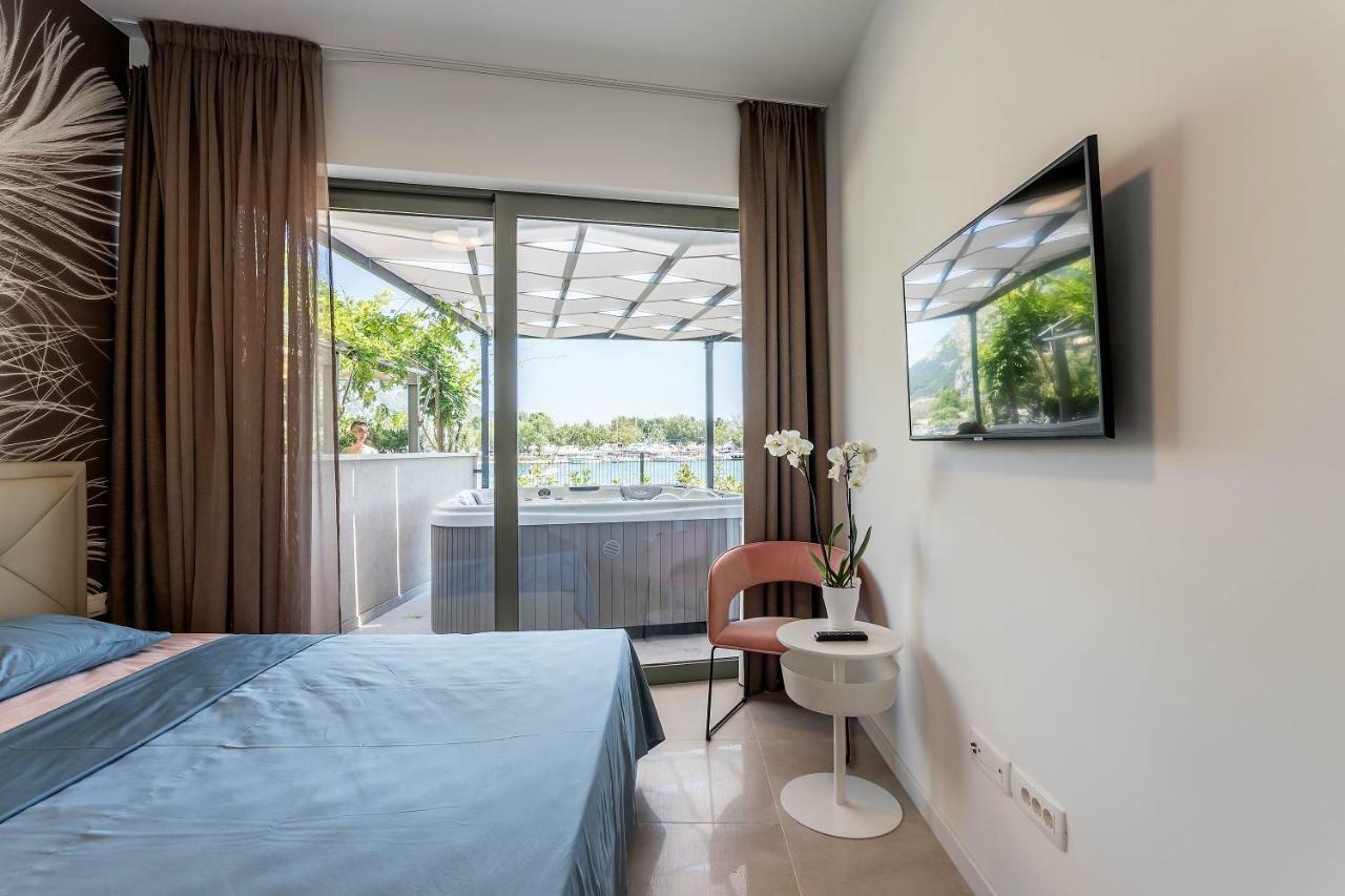 Luxury Apartment With Hot Tub Omiš Exteriör bild